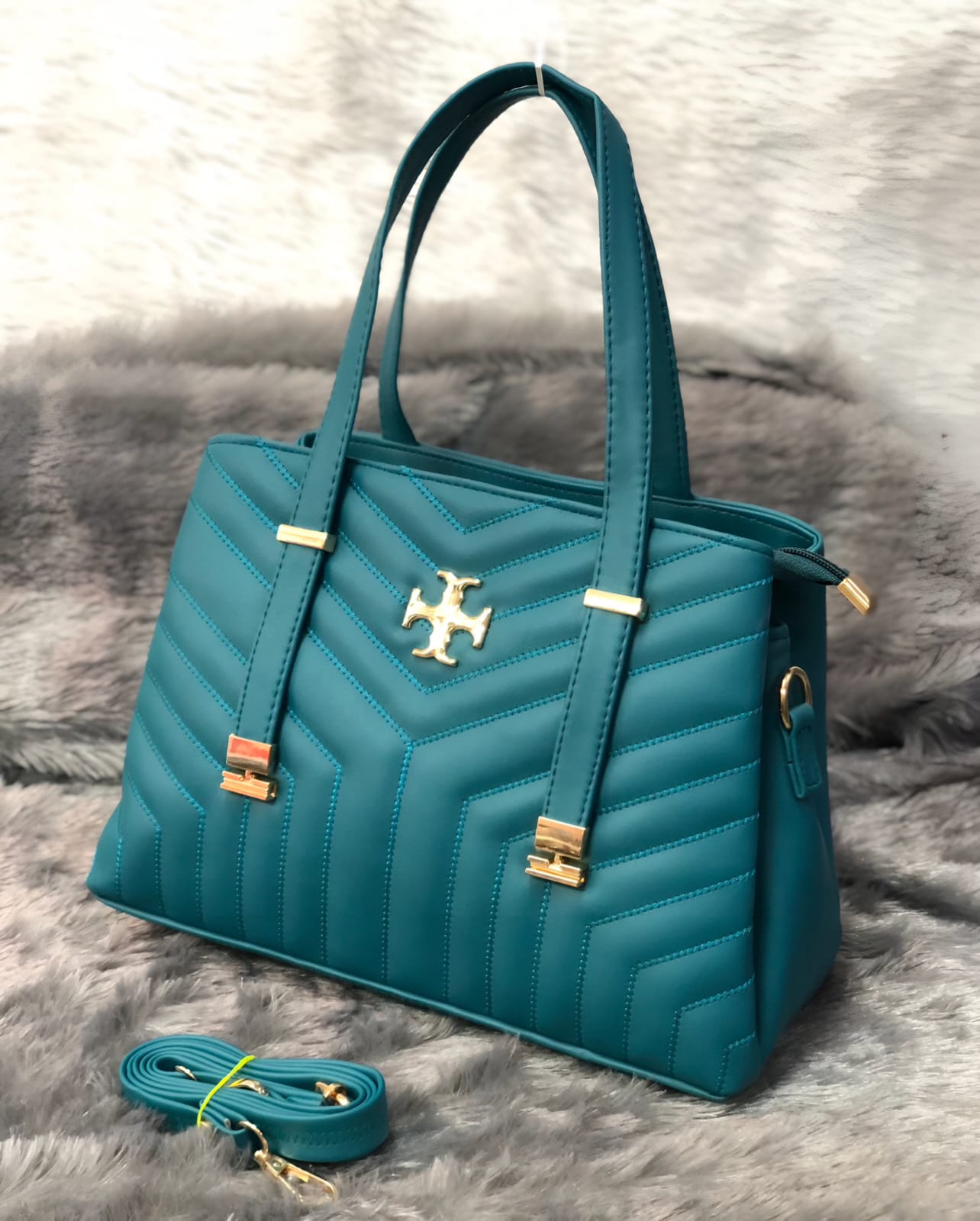 New Tory Burch Eleanor Croc embossed Bag Green, Women's Fashion, Bags &  Wallets, Purses & Pouches on Carousell