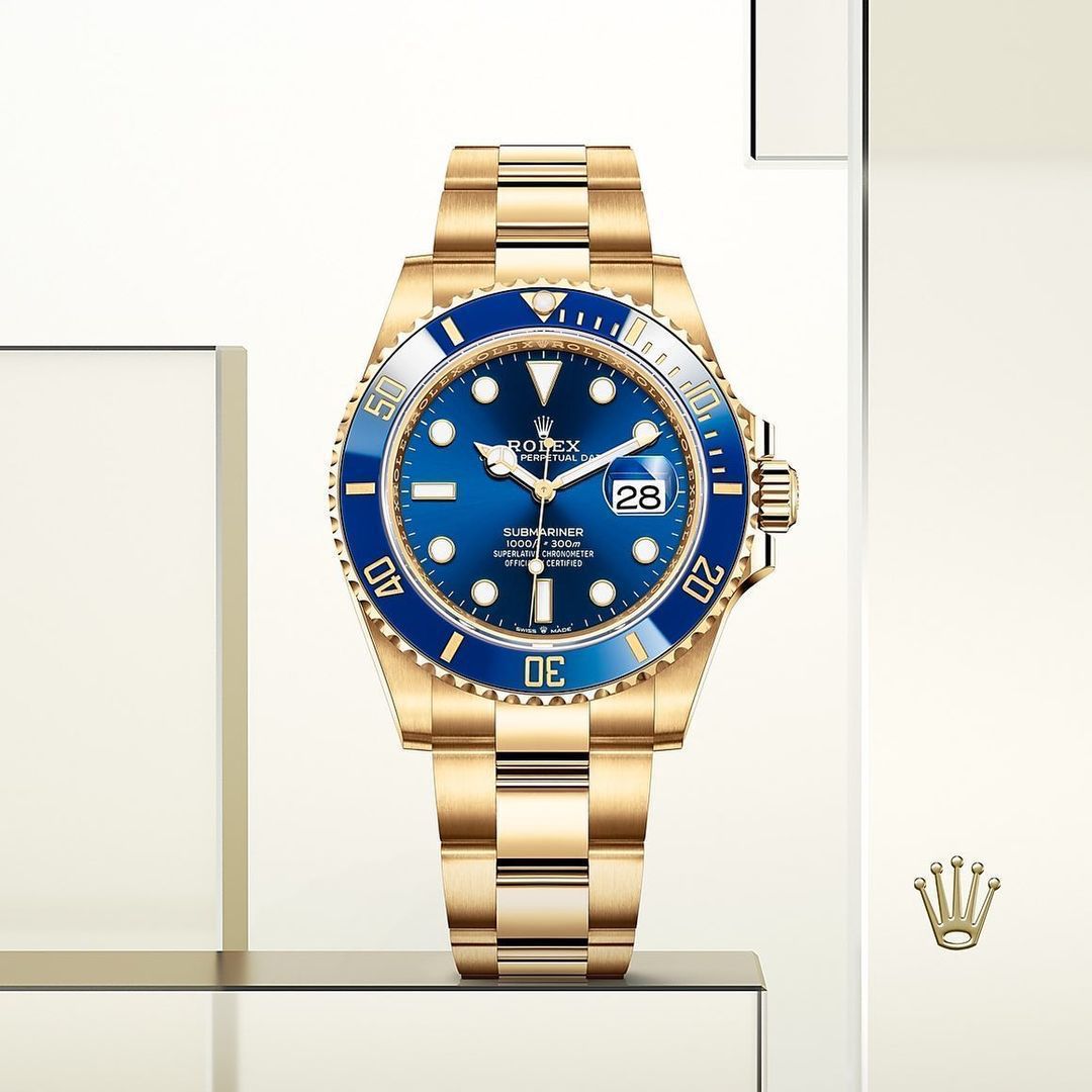 Rolex Submariner Meticulously Designed Watch With Gold Bracelet