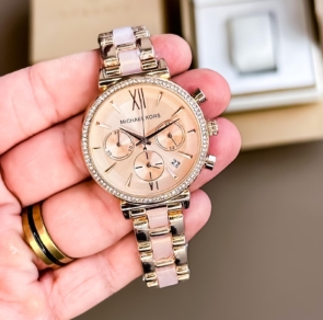 Michael Kors Cute Rosegold Stylish And Attractive Women's Watch