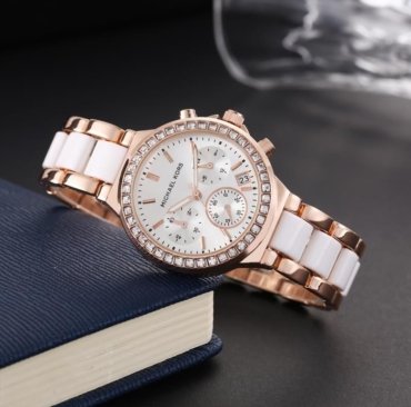 Michael Kors Cute Rosegold & Stylish Women's Watch