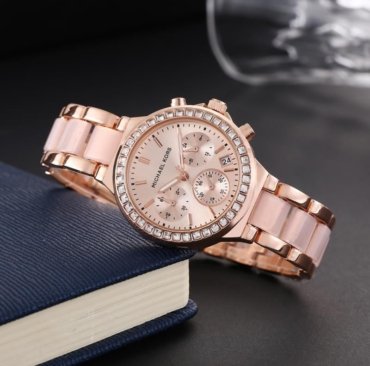 Michael Kors Cute Rosegold & Stylish Women's Watch