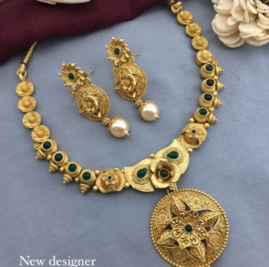 Gold Unique Graceful Jewellery Set for Women and girls