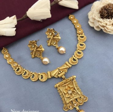 New Trending Unique Golden Graceful Jewellery Set for Women and girls