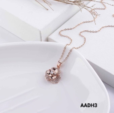 Exclusive Beautiful chain with pendant Beautiful Daily Wear Necklace Chain For Women & Girls