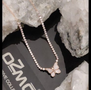 New Twinkling Elegant Necklace For Girls & Women