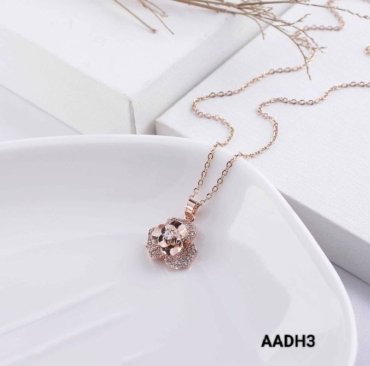 Trending Exclusive chain with pendant Beautiful Daily Wear Necklace Chain For Women & Girls