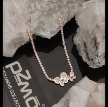 New Beautiful Trendy Look Twinkling Elegant Necklace For Girls & Women