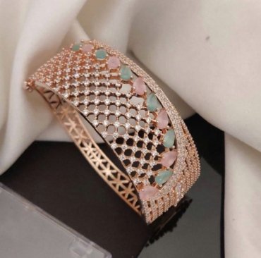 Trending Unique Rose Gold Bracelet For Women & Girls