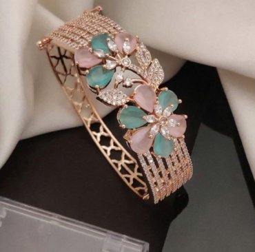 New Trending Unique Rose Gold Bracelet For Women & Girls